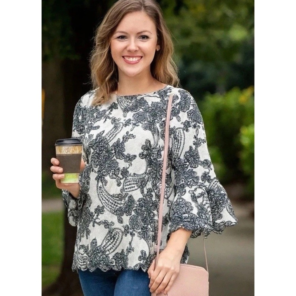 Black & Cream Floral Top M 3/4 Bell Sleeve Scallop Hem Feminine Capsule
